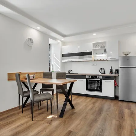 Apartament Rezidence *